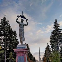 Девушка с корабликом. :: Vladimir Semenchukov Девушка с корабликом. :: Vladimir Semenchukov