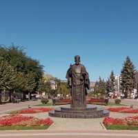 Памятник Николаю Чудотворцу :: Galina Solovova