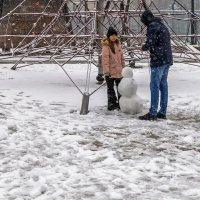 Ноябрьский снеговик :: Валерий Иванович