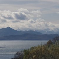 В Авачинской бухте(губе) :: Сергей Швечков