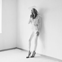 Девушка в белом (3) :: Игорь Парв