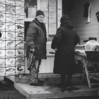 Рыбак рыбака видит издалека (чб) :: Сергей Царёв