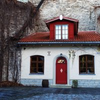 Отреставрированный дом около крепостной стены :: Aida10 
