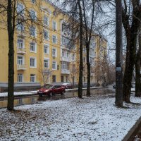 На городской улице :: Александр Синдерёв На городской улице :: Александр Синдерёв