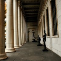 Левое крыло музея с колоннами. :: Татьяна Помогалова