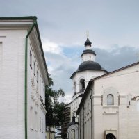 Архимандричьи кельи, Колокольня и Введенская церковь с трапезной палатой :: Александр Ильчевский 