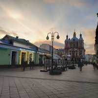 Любимый храм по дороге на любимую работу :: Андрей Лукьянов Любимый храм по дороге на любимую работу :: Андрей Лукьянов