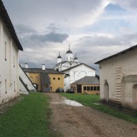 Поварня, Церковь Спаса Преображения и Поваренные кельи :: Александр Ильчевский 