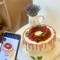 Торт - Клубничный йогурт .(коралловый цвет  к юбилею свадьбы) :: Alexey YakovLev