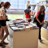 Девушки любят книжки,,, :: Анатолий Колосов