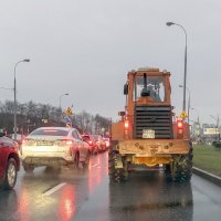 На работу на тракторе :: Валерий Иванович