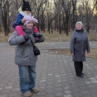 Верхом на маме... :: Андрей Хлопонин Верхом на маме... :: Андрей Хлопонин