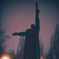 Памятник землякам-саратовцам :: Сергей В