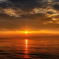 Встречаю восход на Японском море :: Игорь Сарапулов