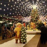 Город ёлочных игрушек на Манежной площади. :: Татьяна Помогалова