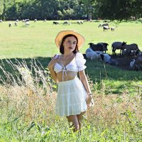 Пастораль: пастушка Настя и овечки (1) :: Игорь Парв