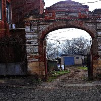 Двор бывшего казака :: Юрий Гайворонскiий