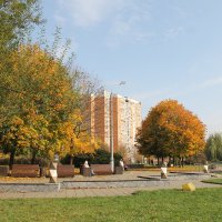 ОСЕННИЙ ОКТЯБРЬСКИЙ ДЕНЬ В ГОРОДЕ :: Валентина