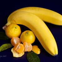Бананы, мандарины :: Александр Синдерёв