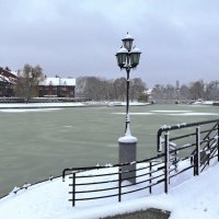 Замерзшее озеро :: Сергей Карачин