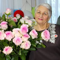 Женский портрет с розами :: Василий 