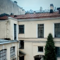 Во дворе МИСП :: Наталья Герасимова Во дворе МИСП :: Наталья Герасимова