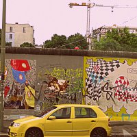 У Берлинской стены. :: Владимир Драгунский У Берлинской стены. :: Владимир Драгунский