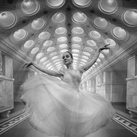 Парящая в лучах :: Юрий Захаров Парящая в лучах :: Юрий Захаров