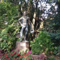 Памятник основателю парка Хлудову В.А. :: Виктор Памятник основателю парка Хлудову В.А. :: Виктор