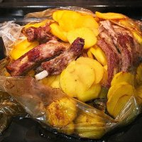 Свиные рёбрышки с картошкой :: Людмила Смородинская Свиные рёбрышки с картошкой :: Людмила Смородинская