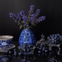 Натюрморт с голубикой! :: Лилия *