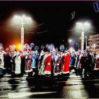 Деды Морозы шествуют.... :: Vladimir Semenchukov