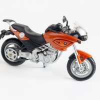 Модель мотоцикла на белом фоне :: Александр Синдерёв