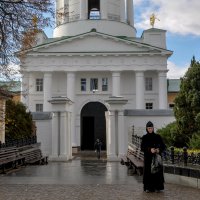 На территории Рождество-Богородицкого монастыря :: Татьяна Машошина На территории Рождество-Богородицкого монастыря :: Татьяна Машошина