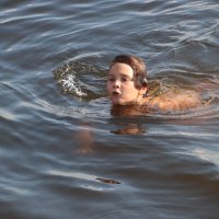 Купание в Финском заливе :: Любовь Сахарова