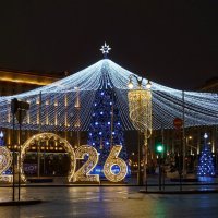 Световой шатёр на Лубянской площади  ( с наступающим Новым годом) :: Ольга 