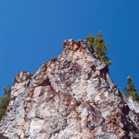 Нависает скала. :: ВикТор Быстров