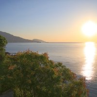 Вид на утреннюю Ялту :: Леонид 