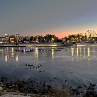 Набережная Степана Разина с отражением в Волге. :: Olga Oskolkova