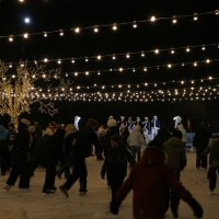 Массовые катания на открытии катка :: Ольга 