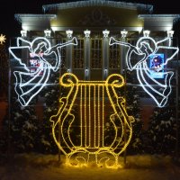 Электронная инсталляция у входа в филармонию :: Александр Буянов