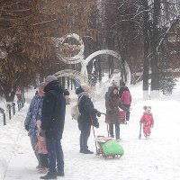 Новогодние праздники в парке города :: Елена Семигина