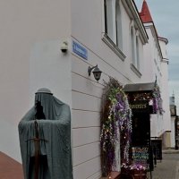 ВЫБОРГ, серый монах охраняет покой жителей. :: Виктор Осипчук ВЫБОРГ, серый монах охраняет покой жителей. :: Виктор Осипчук