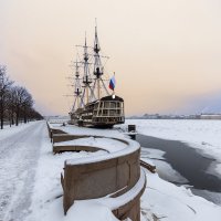 Морозным утром на Неве :: Евгений 