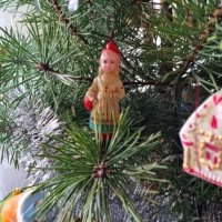 Красная Шапочка идет из церкви домой :: Наталья 