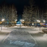 Ночь в новогоднем парке Ухты :: Николай Зиновьев Ночь в новогоднем парке Ухты :: Николай Зиновьев