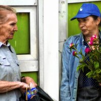 женщина, купите букетик.... :: Владимир Матва женщина, купите букетик.... :: Владимир Матва