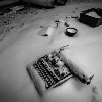 Брошенная старая печатная машинка… :: Борис Яковлев