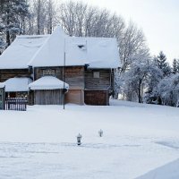 Памятник Марии Клавдиевны Тенишевой на фоне Теремка. :: Милешкин Владимир Алексеевич 
