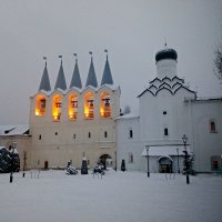 Зимний вечер в монастыре :: Сергей Кочнев